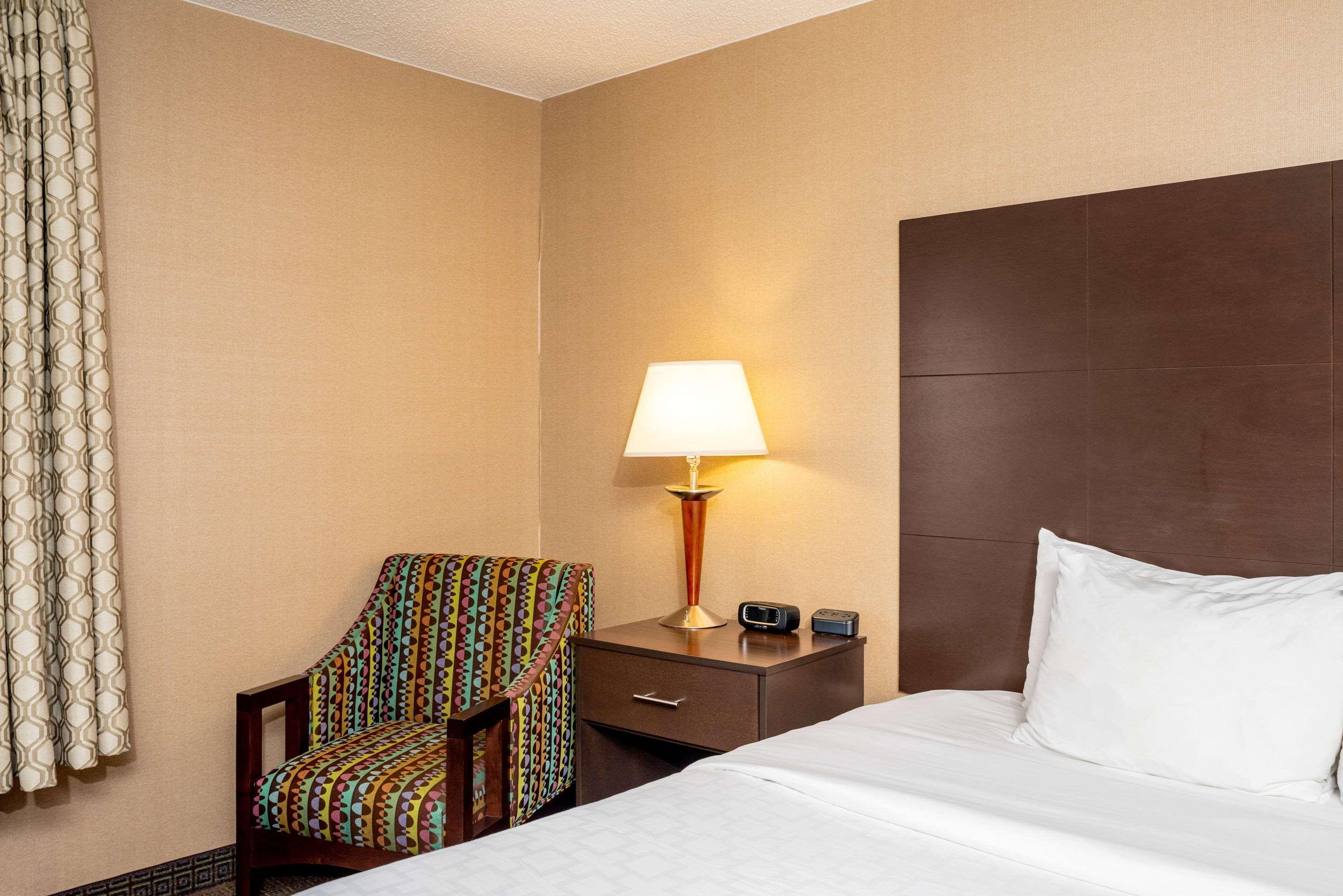 Hotel Clarion Pointe Harrisonburg Extérieur photo